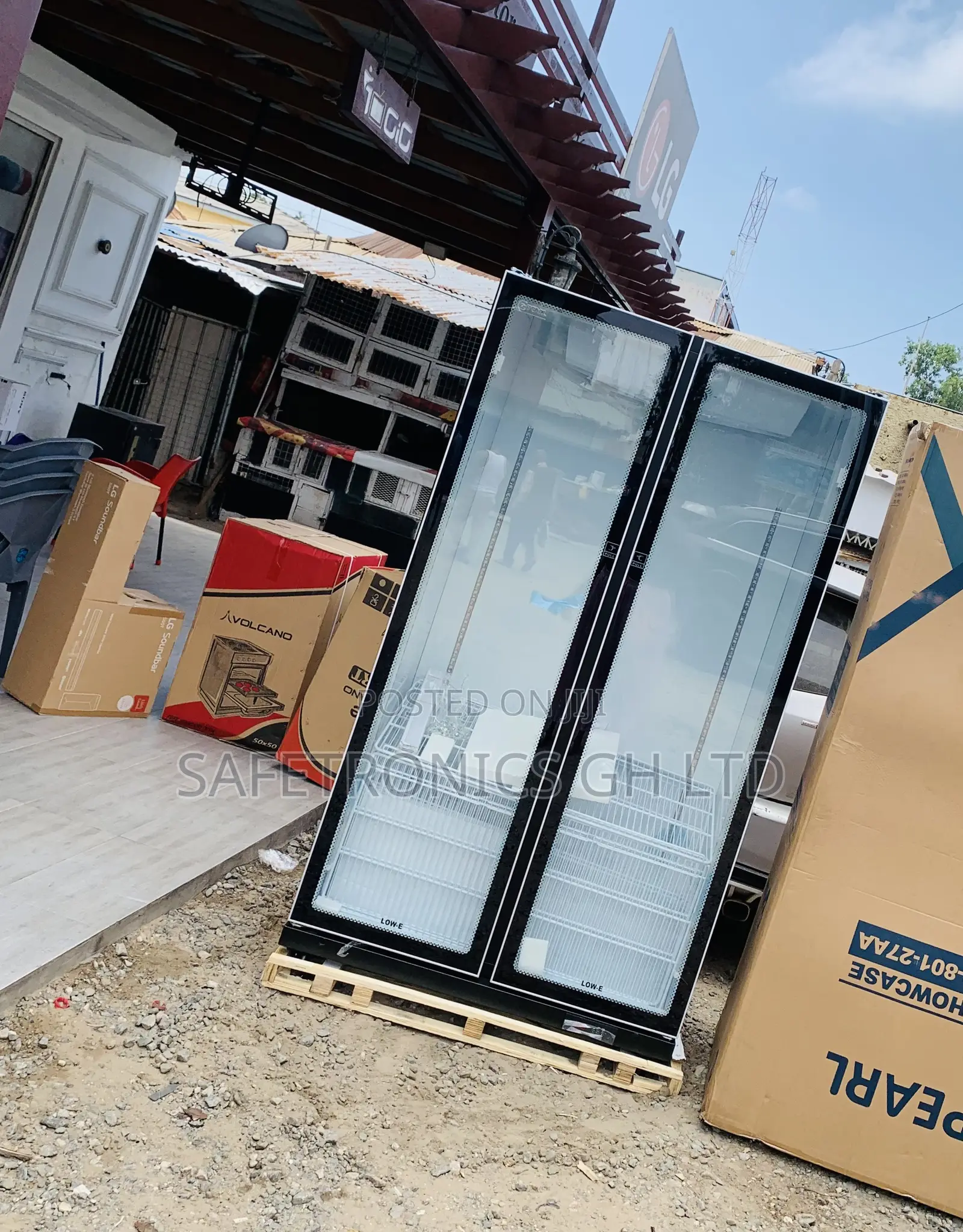 Newest Update Pearl PVC-801-27AA 690-Litre Door Glass Display Fridge
