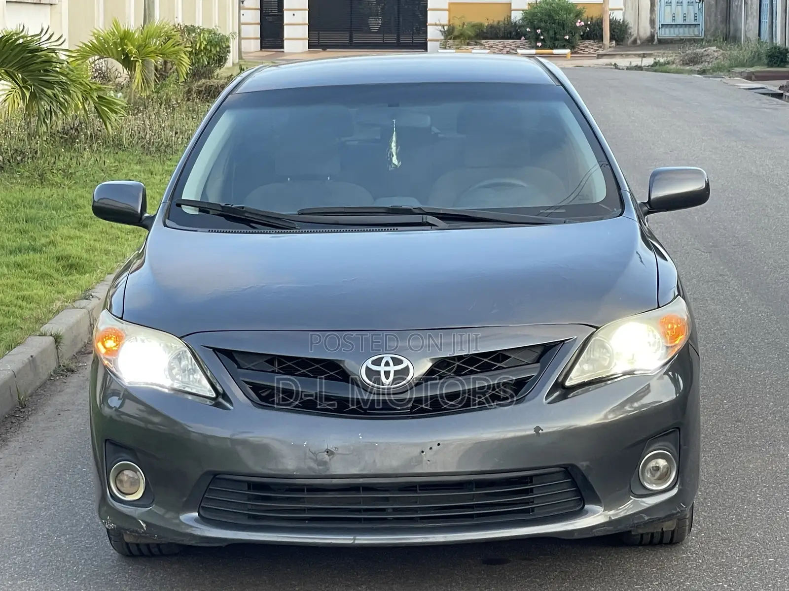 Toyota Corolla LE 4dr Sedan (1.8L 4cyl 4A) 2013 Gray
