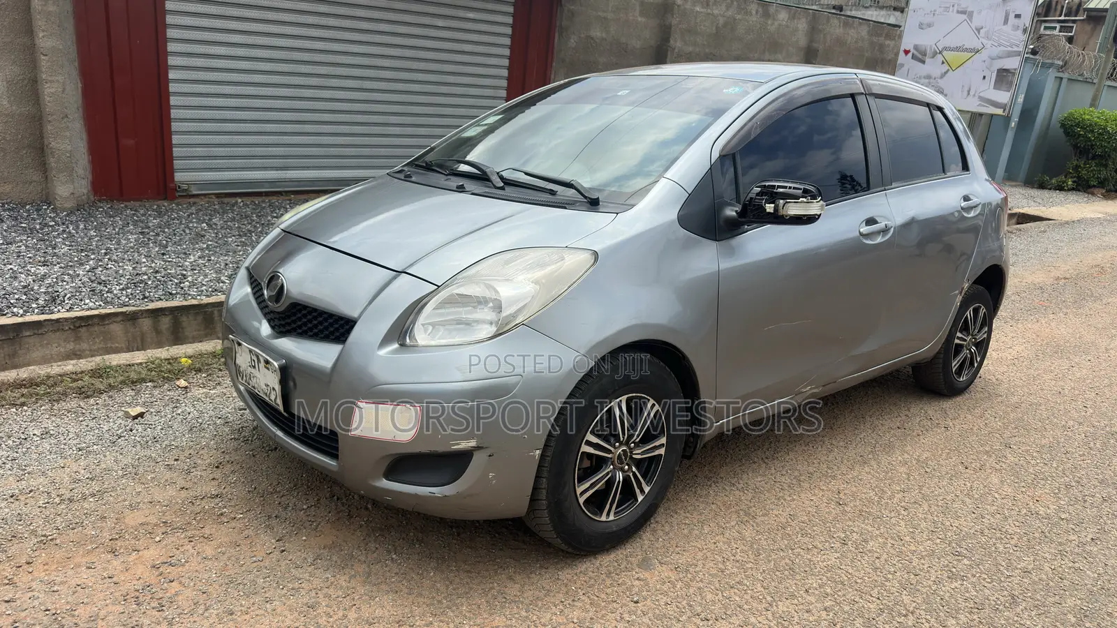 Toyota Yaris Base Hatchback 5dr 2010 Gray