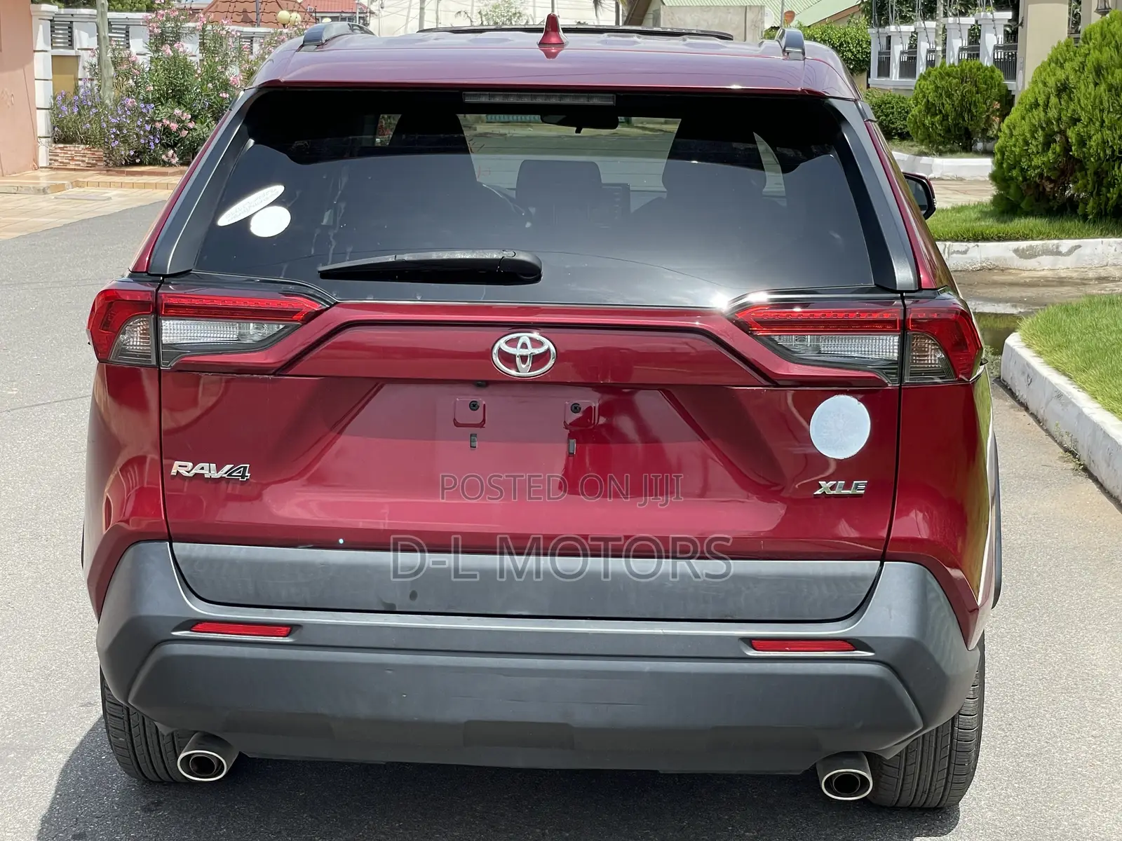 Toyota RAV4 XLE 2021 Red