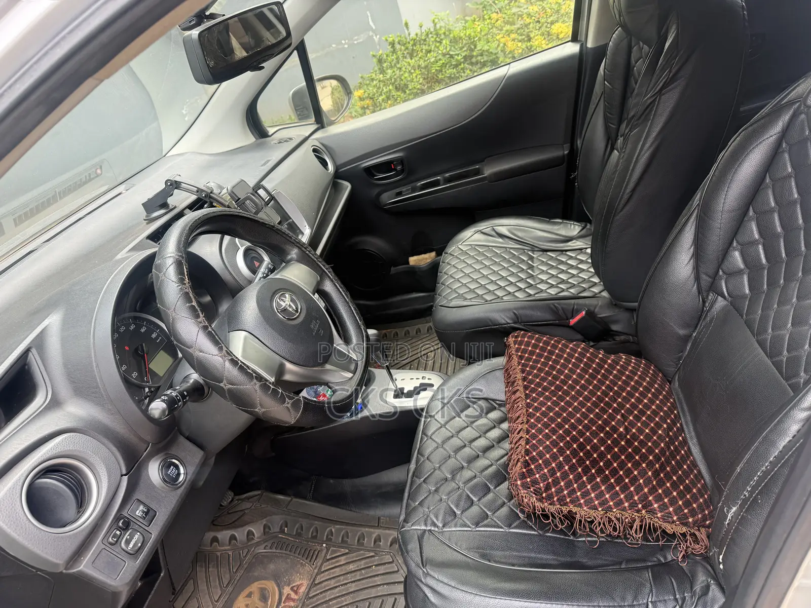 Toyota Vitz 2014 Silver