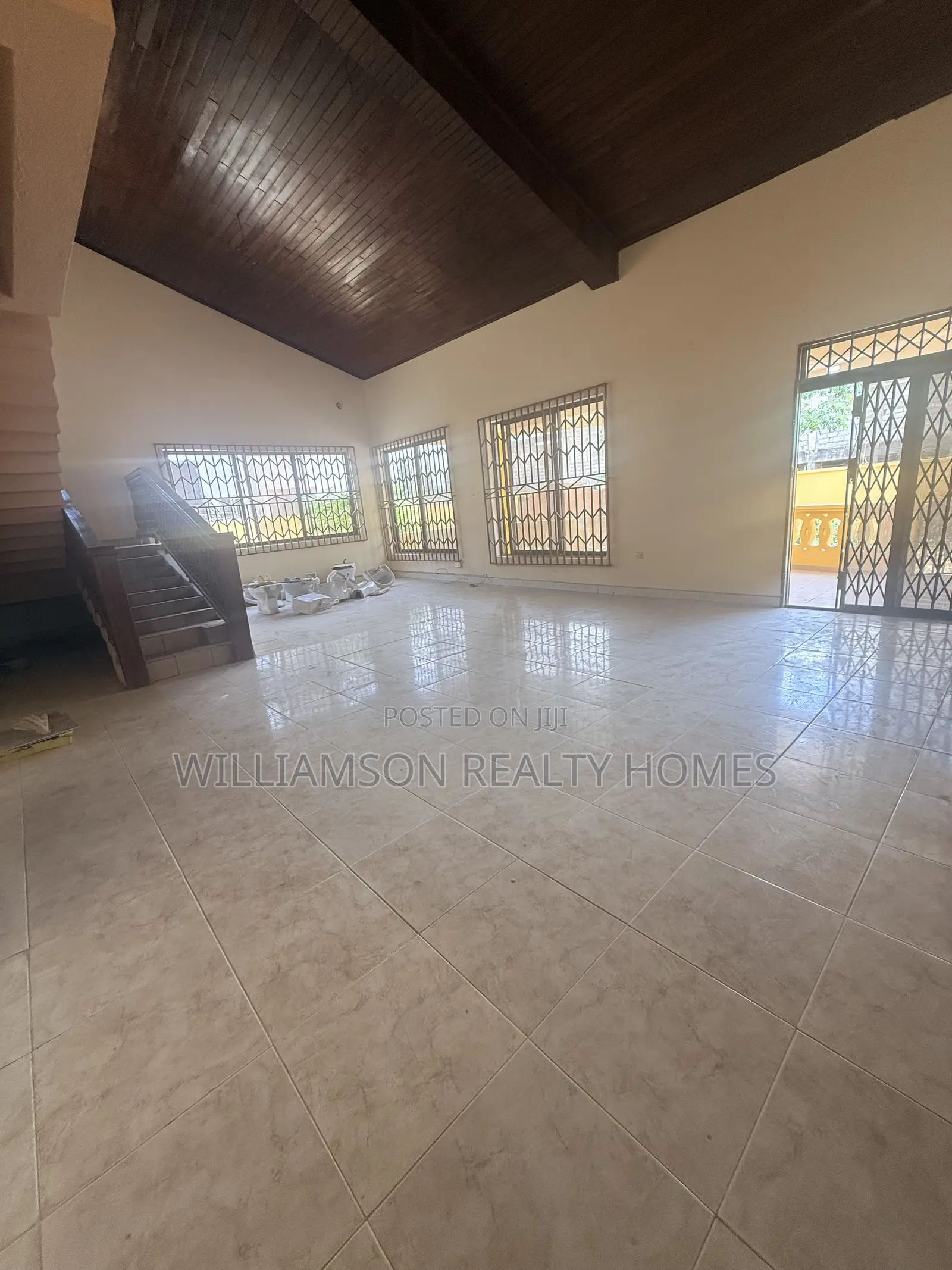 5bdrm House in Community 18 Area, Spintex for rent