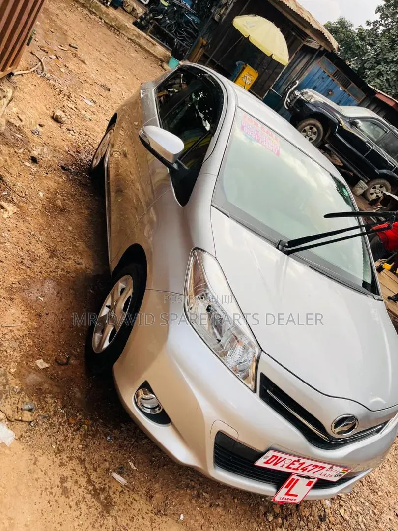 Toyota Vitz 2012 Silver