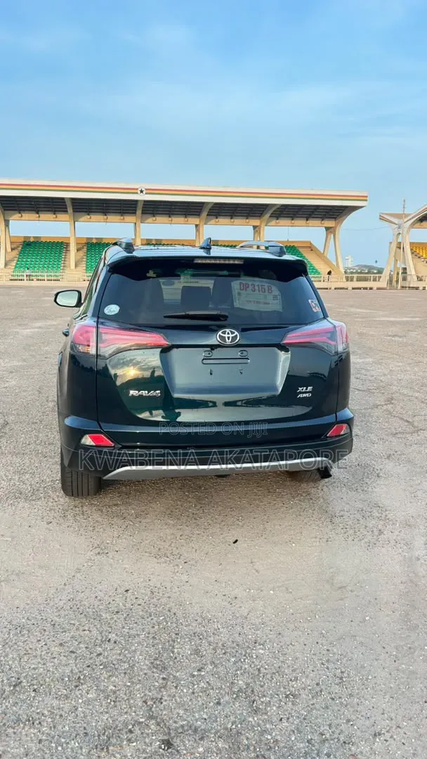 Toyota RAV4 Platinum 4dr SUV AWD (2.5L 4cyl 6A) 2018 Black