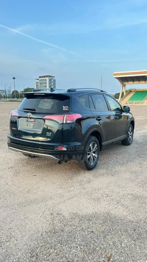 Toyota RAV4 Platinum 4dr SUV AWD (2.5L 4cyl 6A) 2018 Black