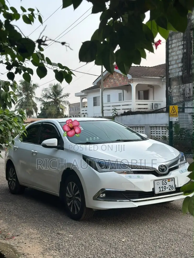 Toyota Corolla XSE (1.8L 4cyl 2A) 2018 White