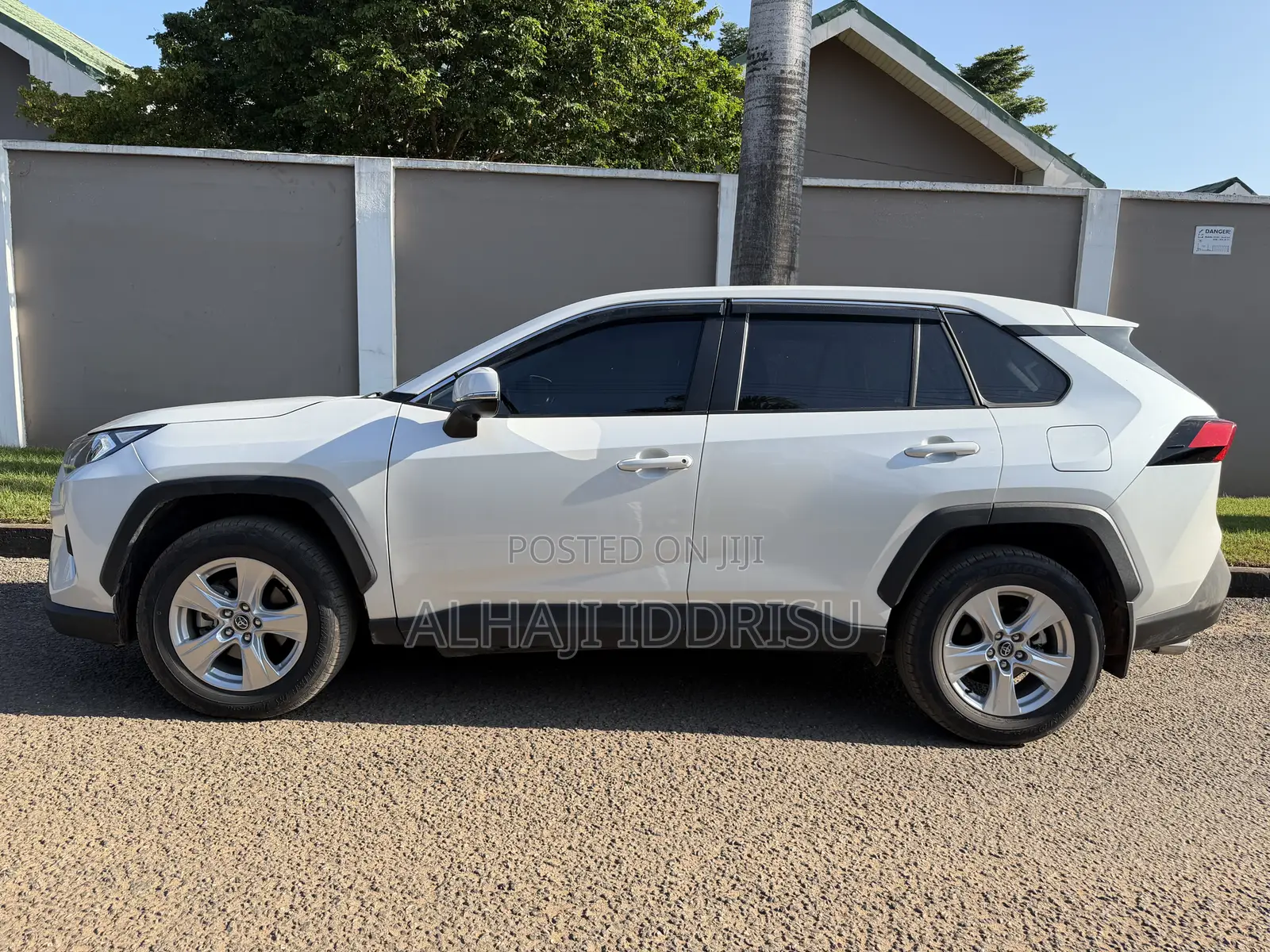 Toyota RAV4 LE FWD 2024 White