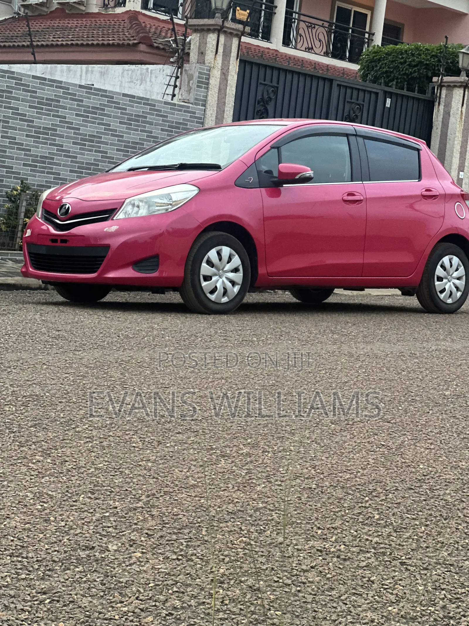 Toyota Vitz 1.3 FWD 5dr 2012 Pink