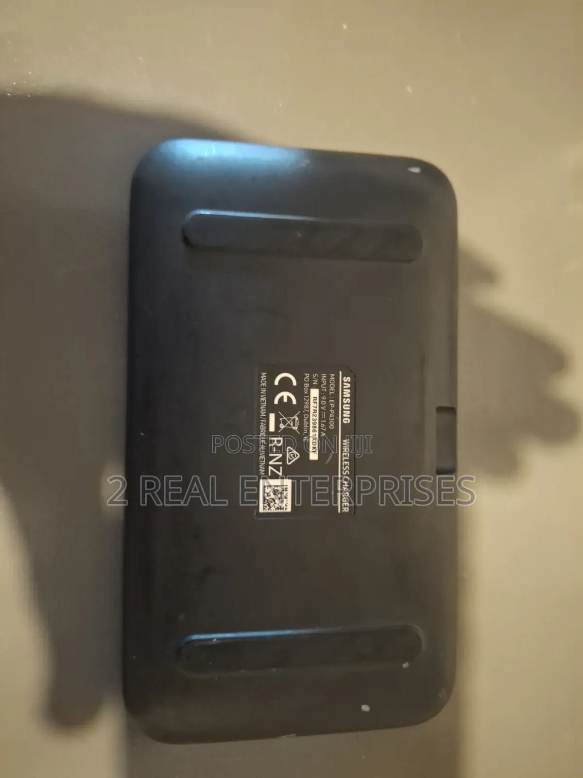 Samsung Wireless Charger Duo Model: EP-P4300