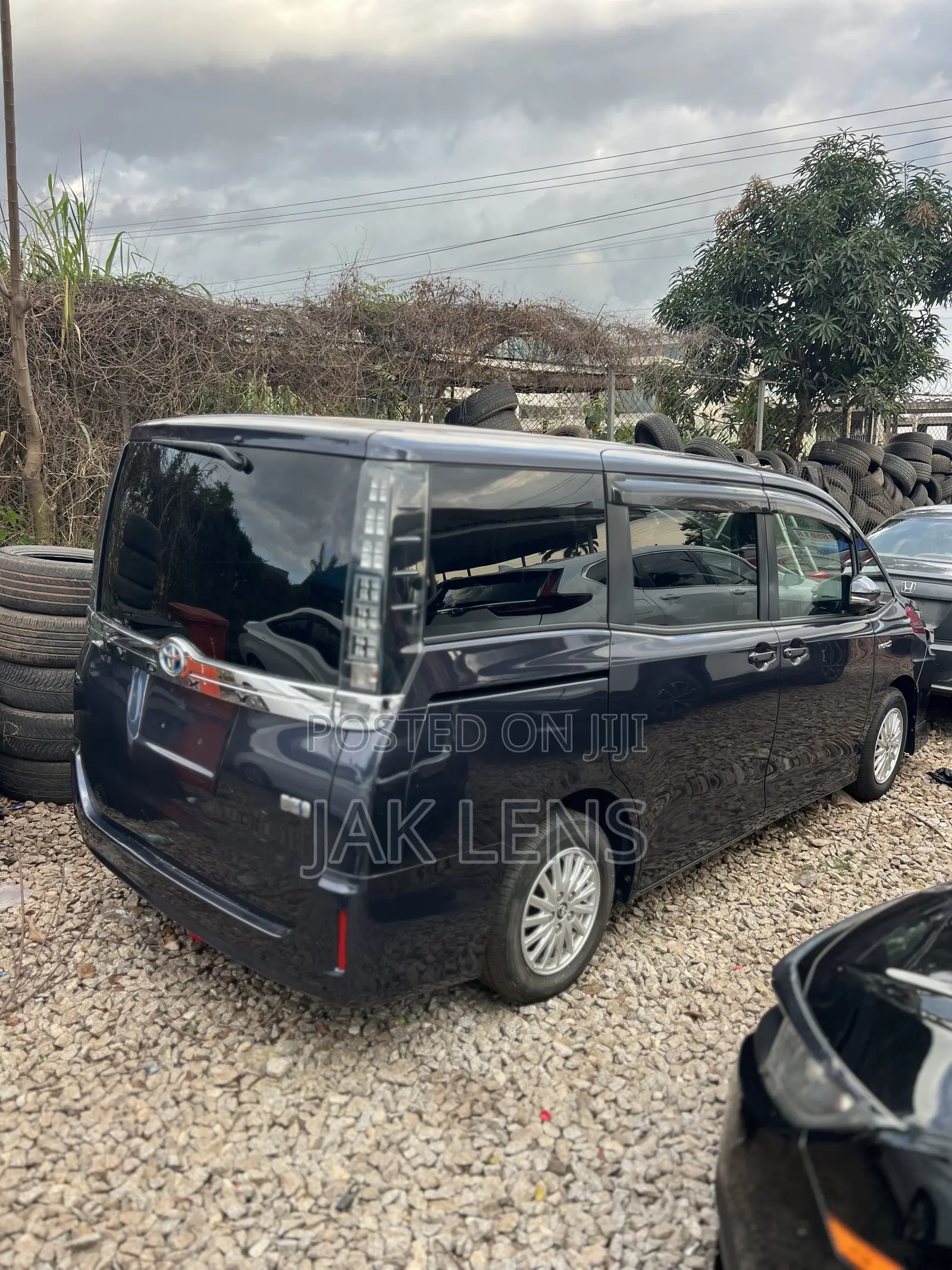Toyota Voxy Hybrid V 2WD 7-Seater 2016 Black