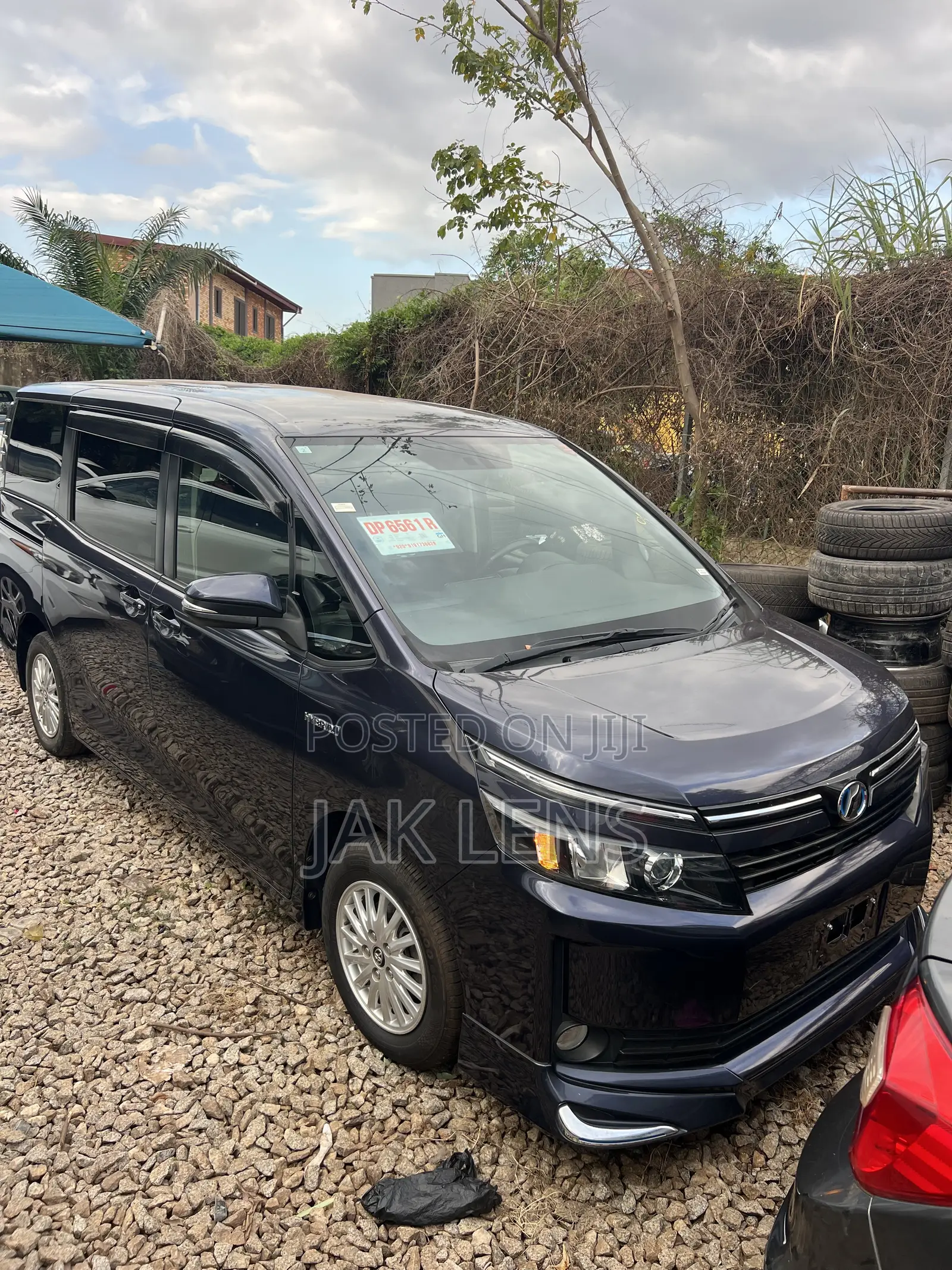 Toyota Voxy Hybrid V 2WD 7-Seater 2016 Black