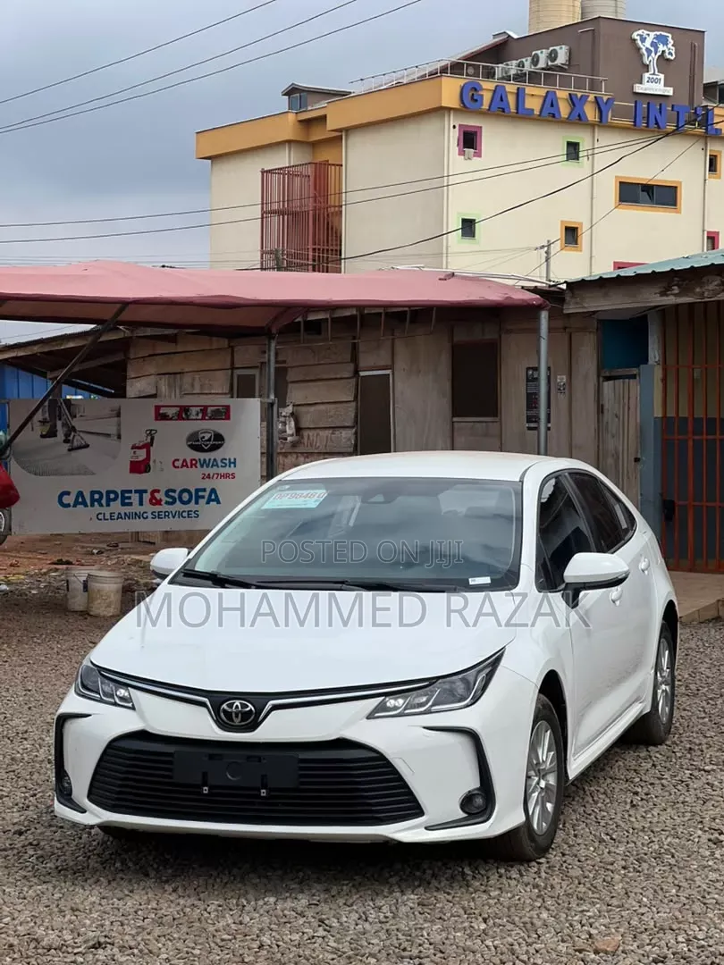 Toyota Corolla LE 2023 White