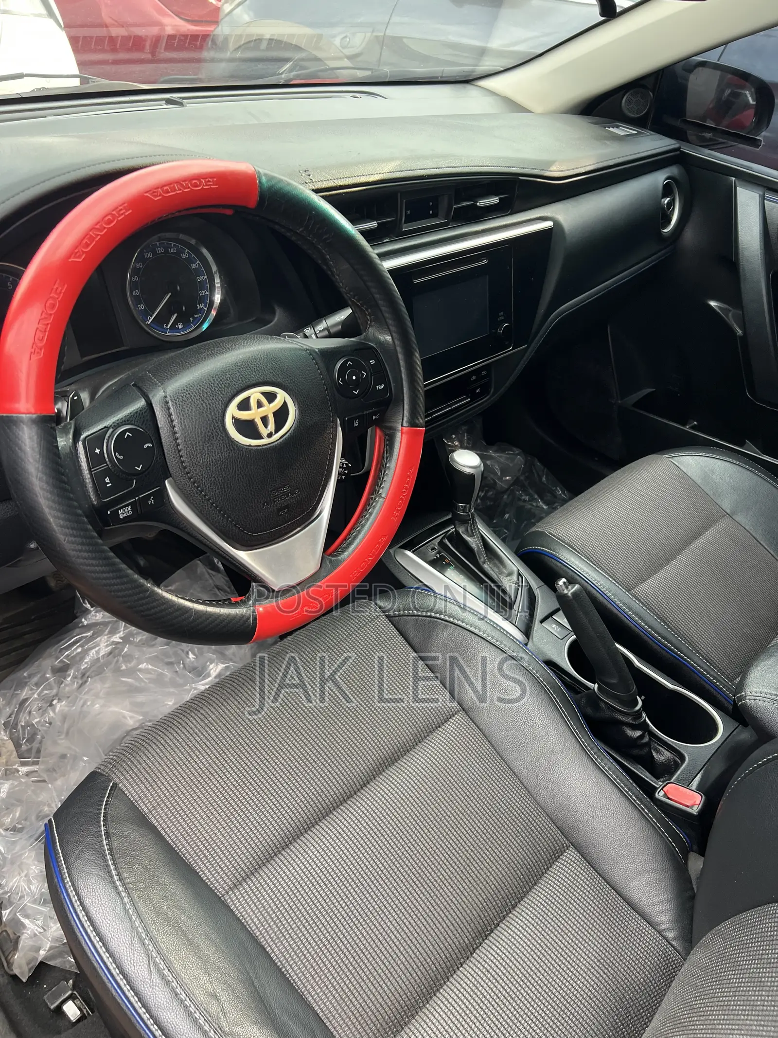 Toyota Corolla L (1.8L 4cyl 2A) 2018 Red