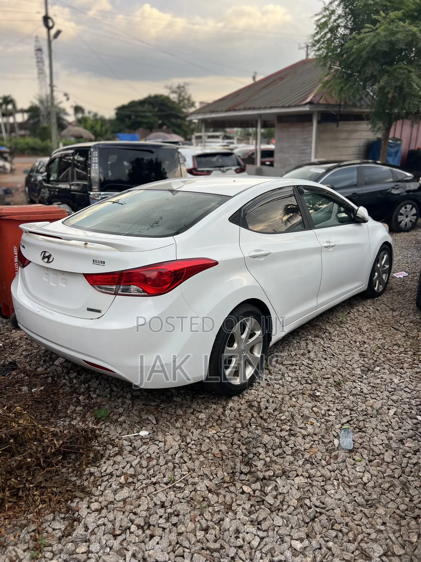 Hyundai Elantra Limited Sedan FWD (1.8L 4cyl 6A) 2013 White