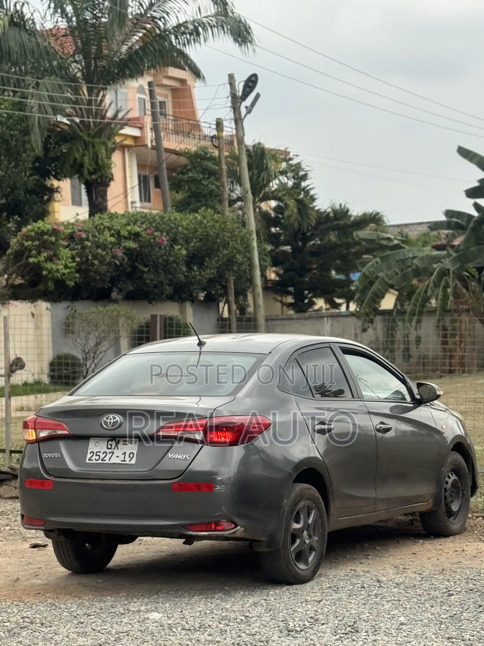Toyota Yaris LE Sedan 4dr 2019 Gray
