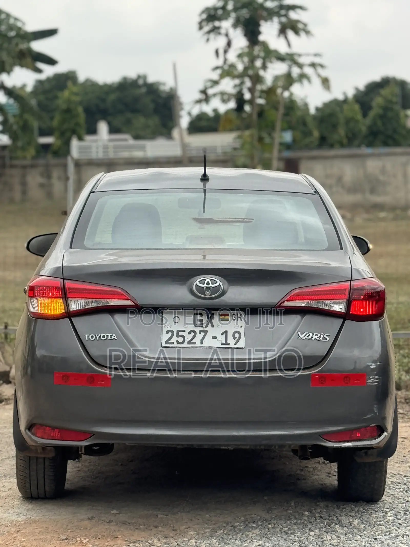 Toyota Yaris LE Sedan 4dr 2019 Gray
