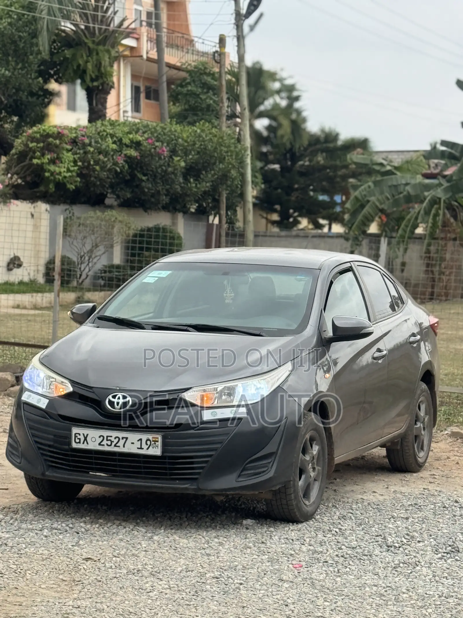 Toyota Yaris LE Sedan 4dr 2019 Gray