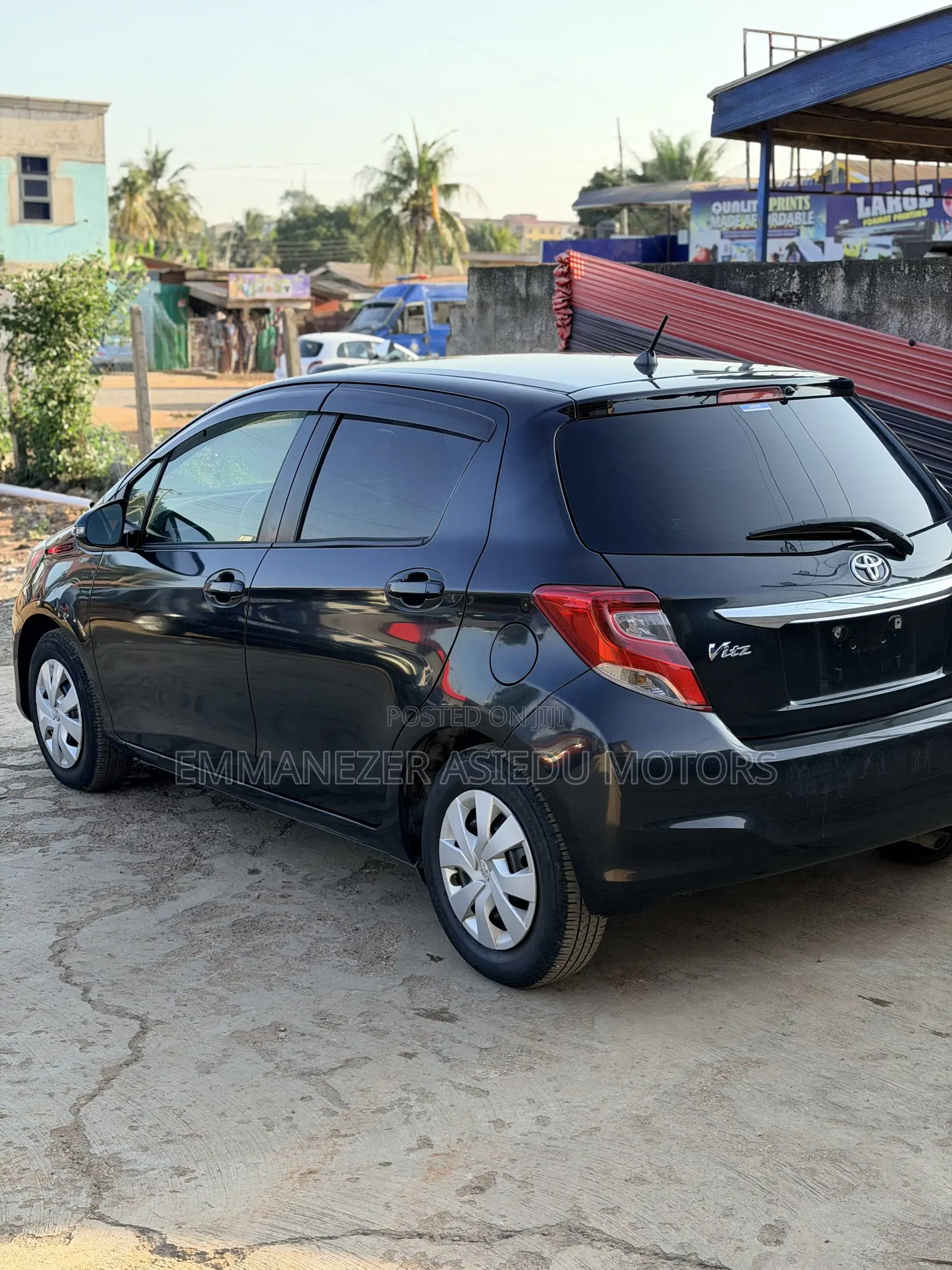 Toyota Vitz 1.3 FWD 5dr 2015 Black