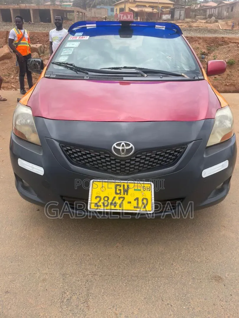 Toyota Yaris 2010 Maroon