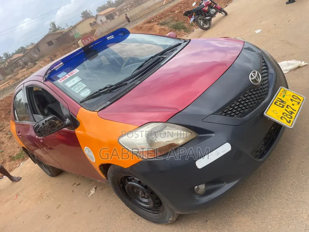 Toyota Yaris 2010 Maroon