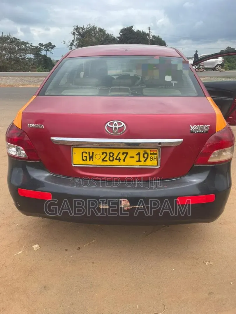 Toyota Yaris 2010 Maroon