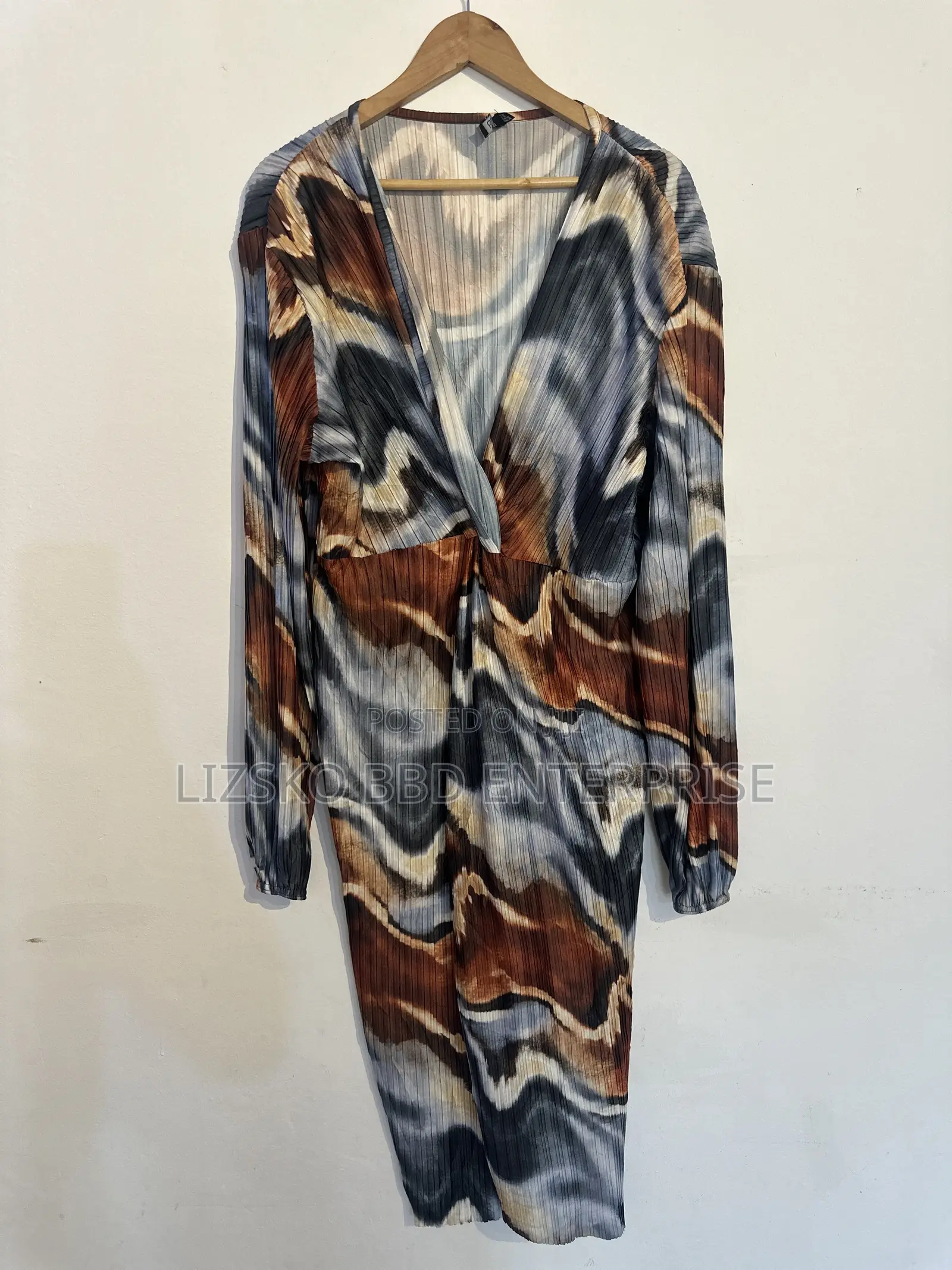 Long-Sleeve Plissé Midi Dress by Boohoo