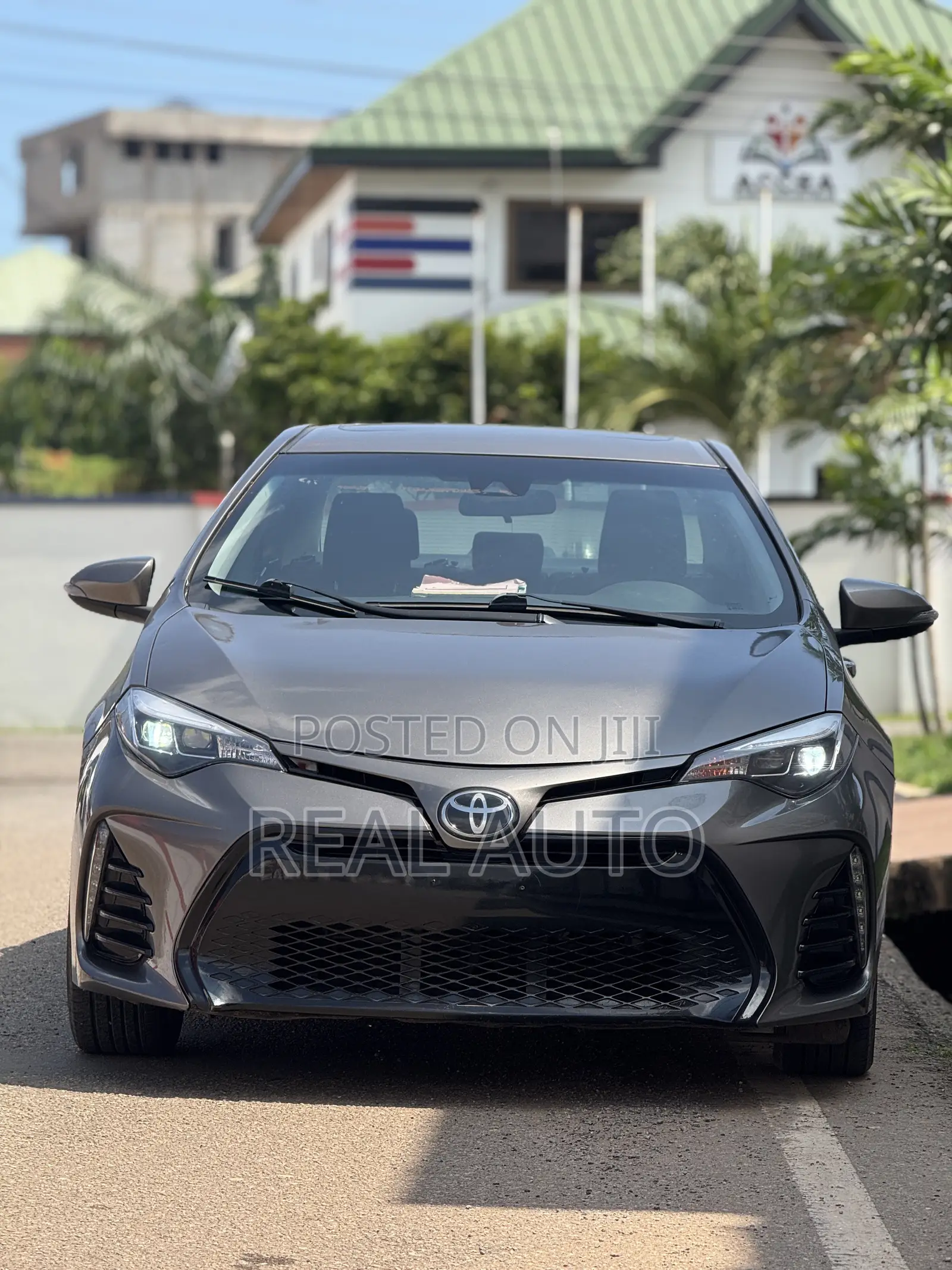 Toyota Corolla XSE (1.8L 4cyl 2A) 2018 Gray