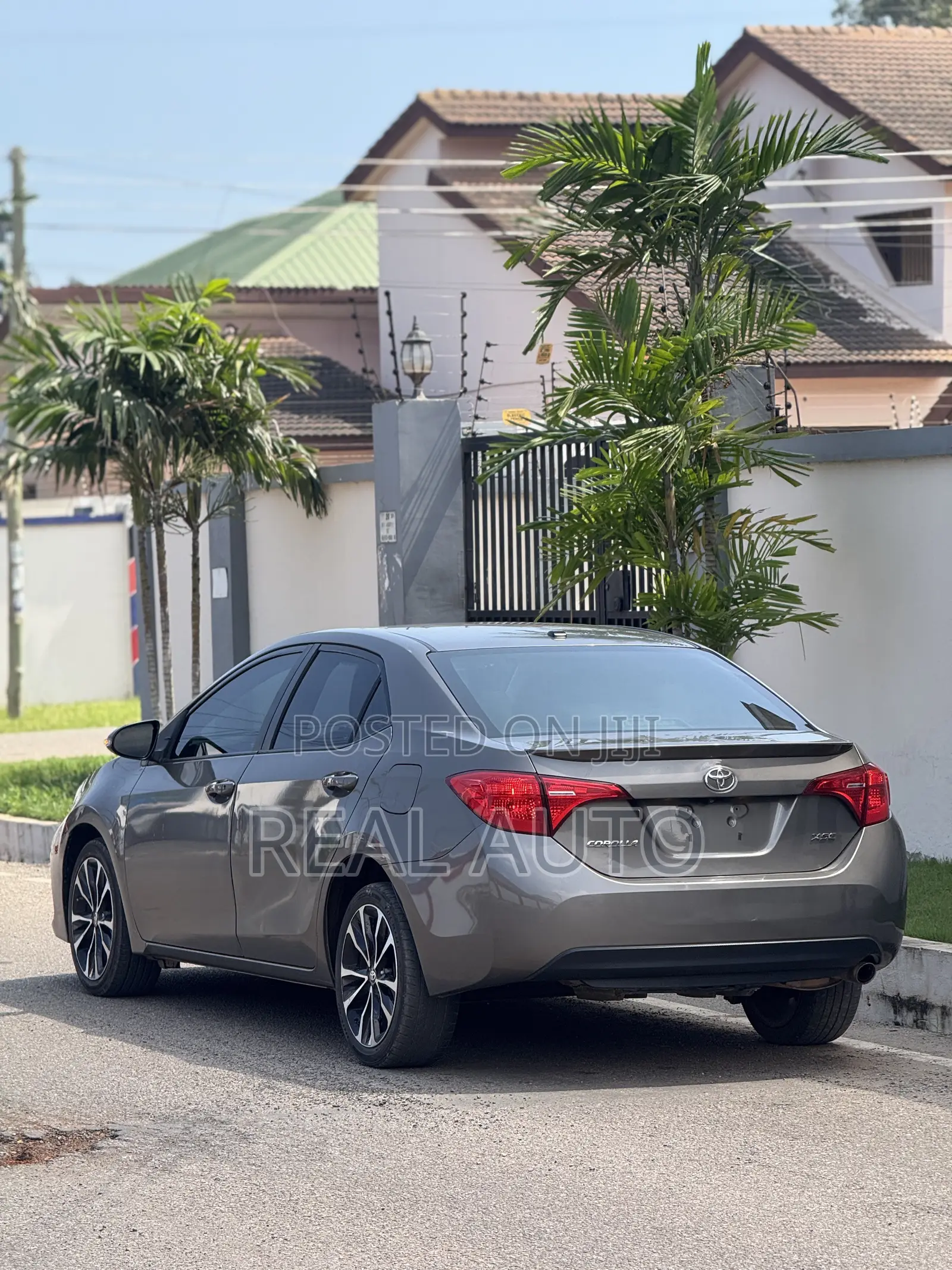 Toyota Corolla XSE (1.8L 4cyl 2A) 2018 Gray