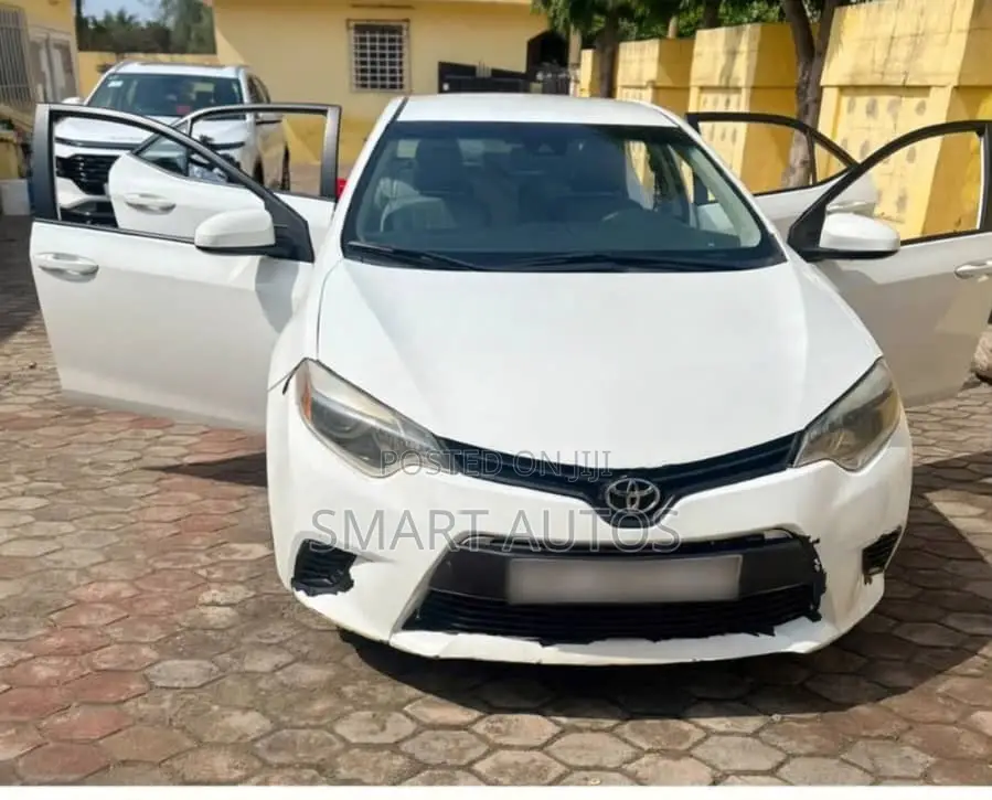 Toyota Corolla LE 4dr Sedan (1.8L 4cyl CVT) 2015 White