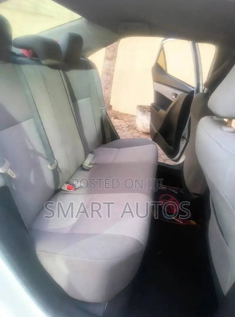 Toyota Corolla LE 4dr Sedan (1.8L 4cyl CVT) 2015 White