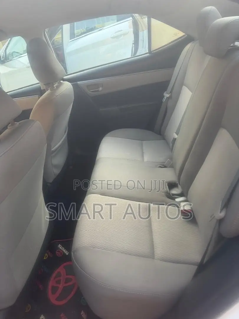 Toyota Corolla LE 4dr Sedan (1.8L 4cyl CVT) 2015 White