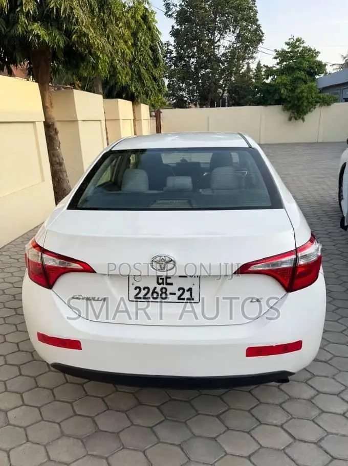 Toyota Corolla LE 4dr Sedan (1.8L 4cyl CVT) 2015 White
