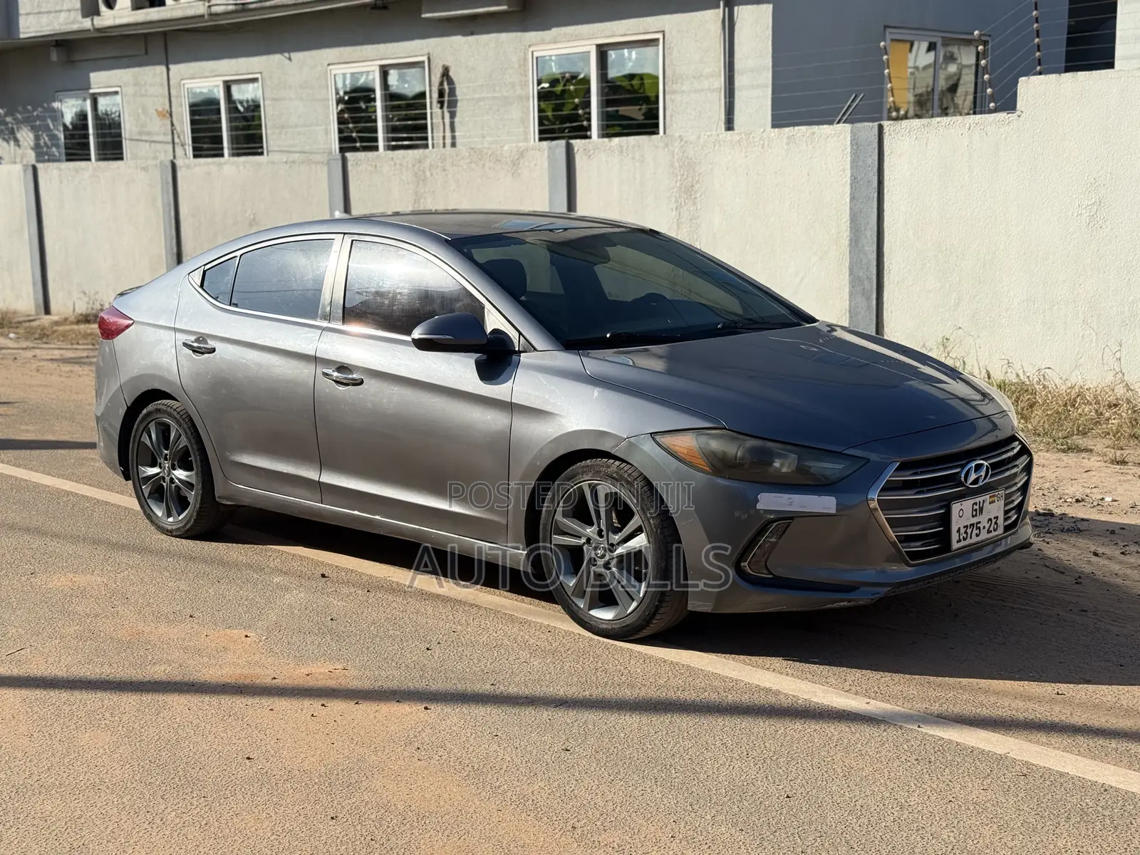 Hyundai Elantra Limited Sedan FWD (2.0L 4cyl 6A) 2017 Gray