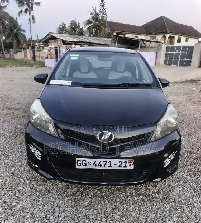 Toyota Vitz 1.3 AWD 5dr 2012 Black