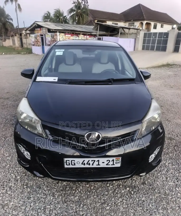 Toyota Vitz 1.3 AWD 5dr 2012 Black