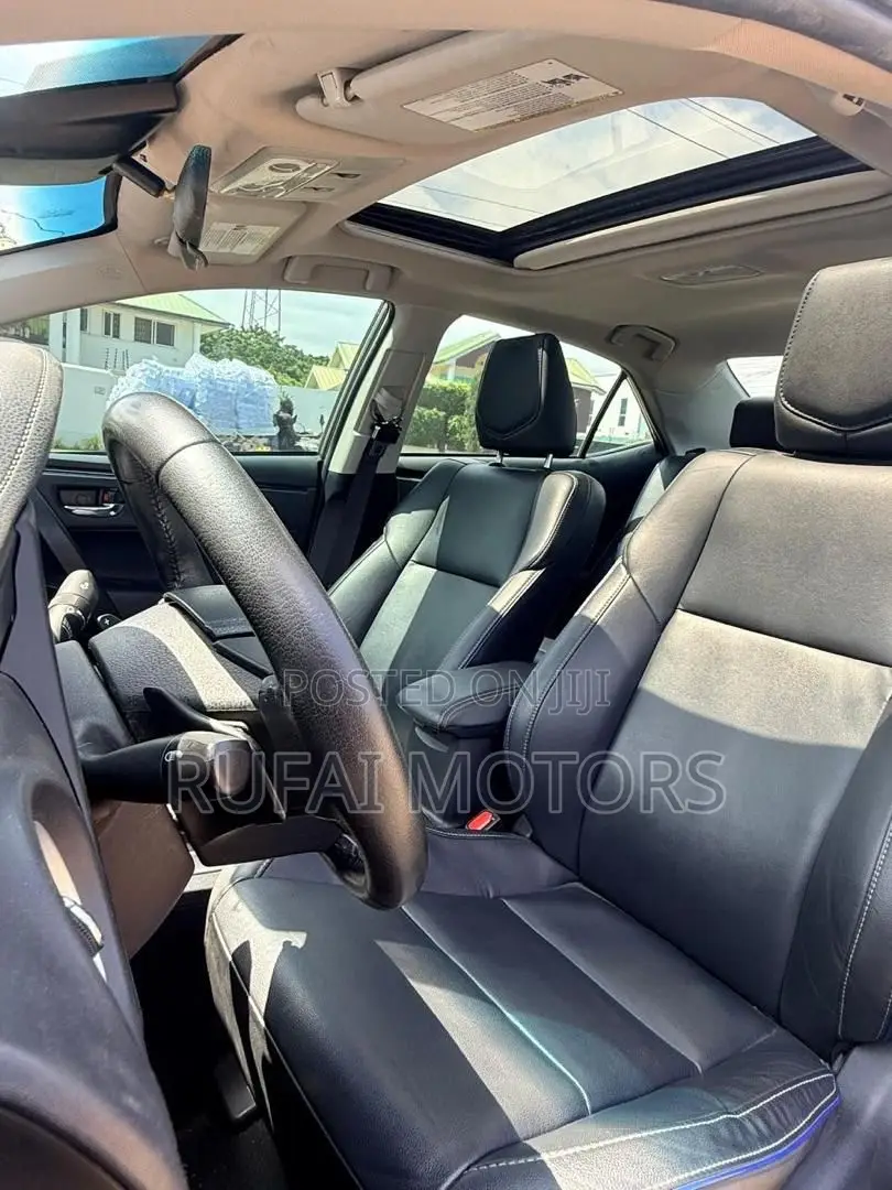 Toyota Corolla XSE (1.8L 4cyl 2A) 2018 Gray