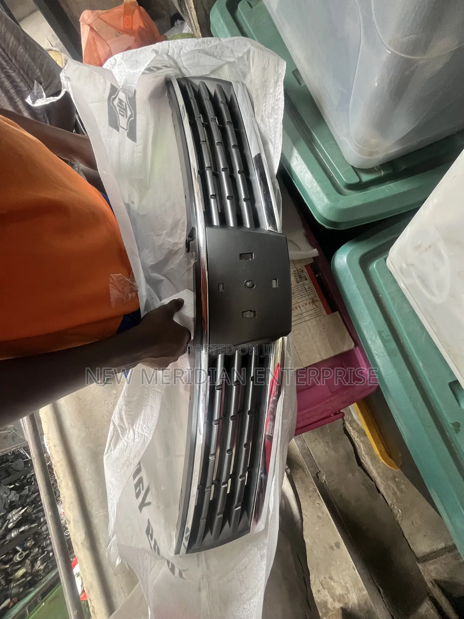 Nissan  Versa 208 and 2010 Front Grille