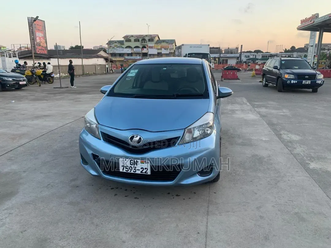 Toyota Vitz 2012 Blue