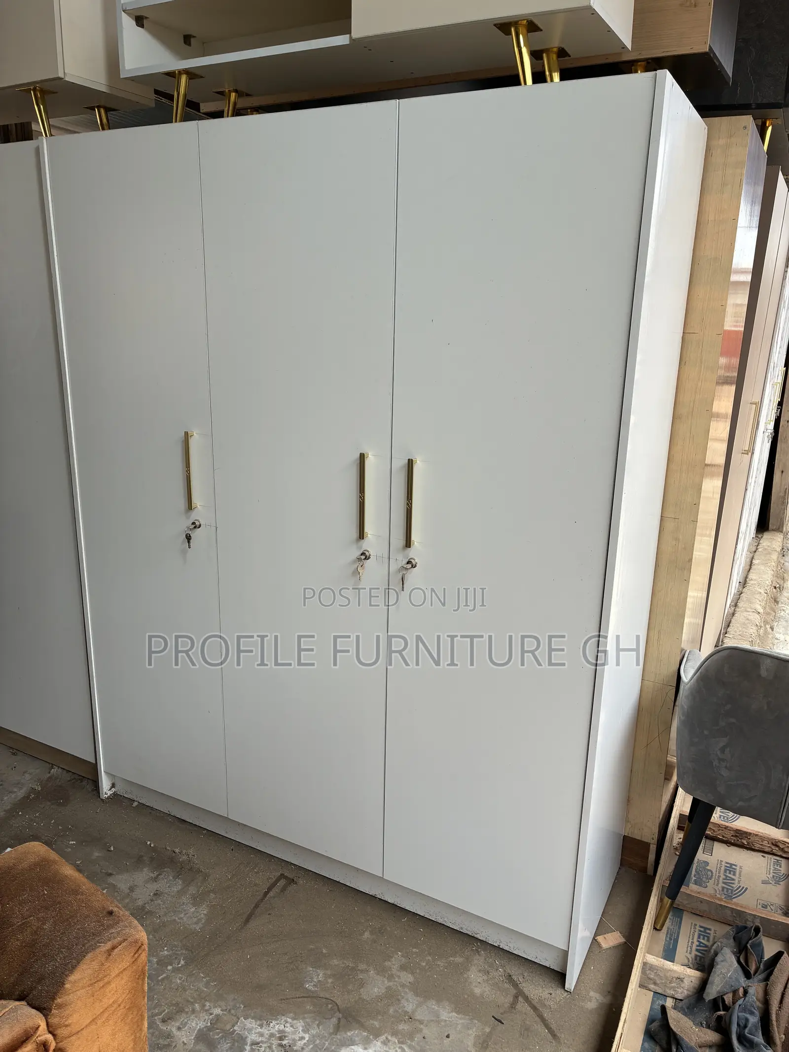 White Color 3 Door Wardrobe//laminated 3in1 Wardrobe Fast Delivery