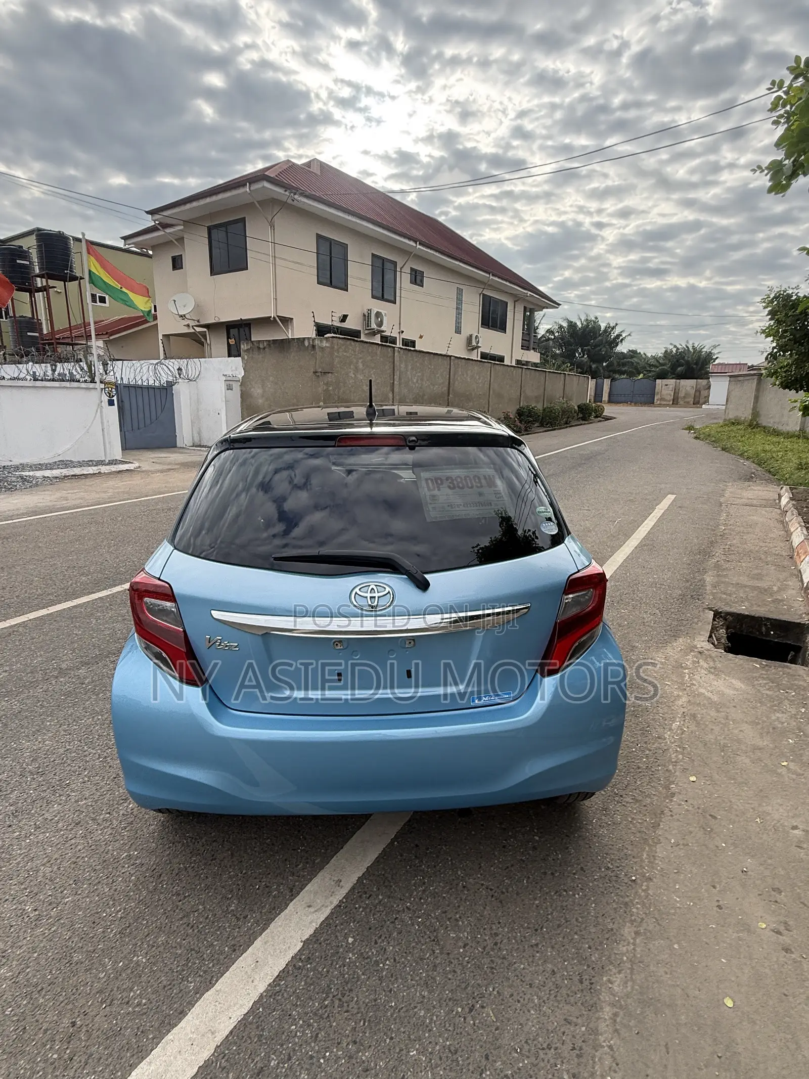 Toyota Vitz 1.3 FWD 3dr 2015 Blue