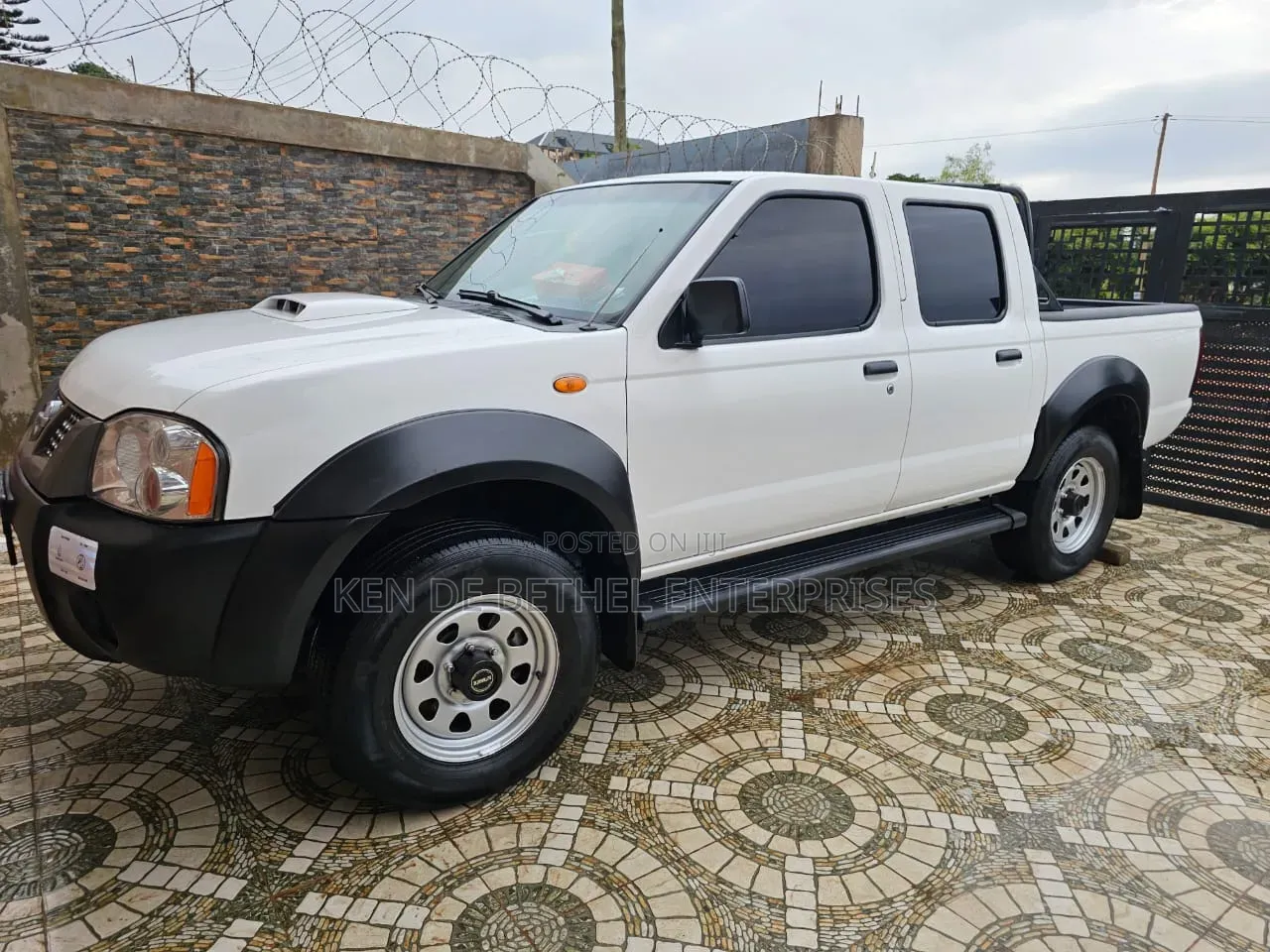 Nissan Hardbody 2021 White