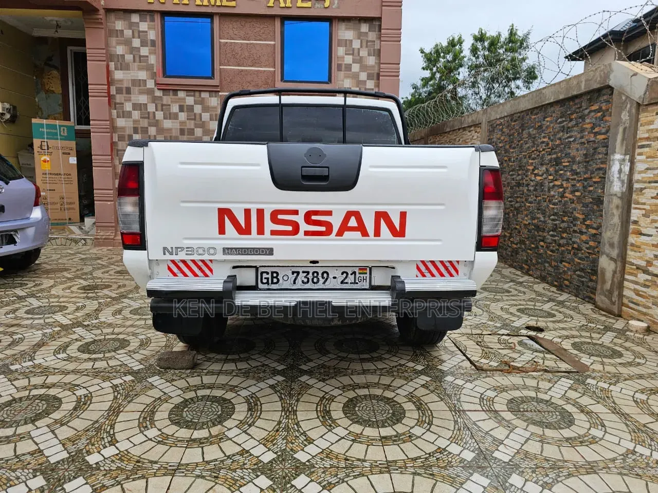 Nissan Hardbody 2021 White