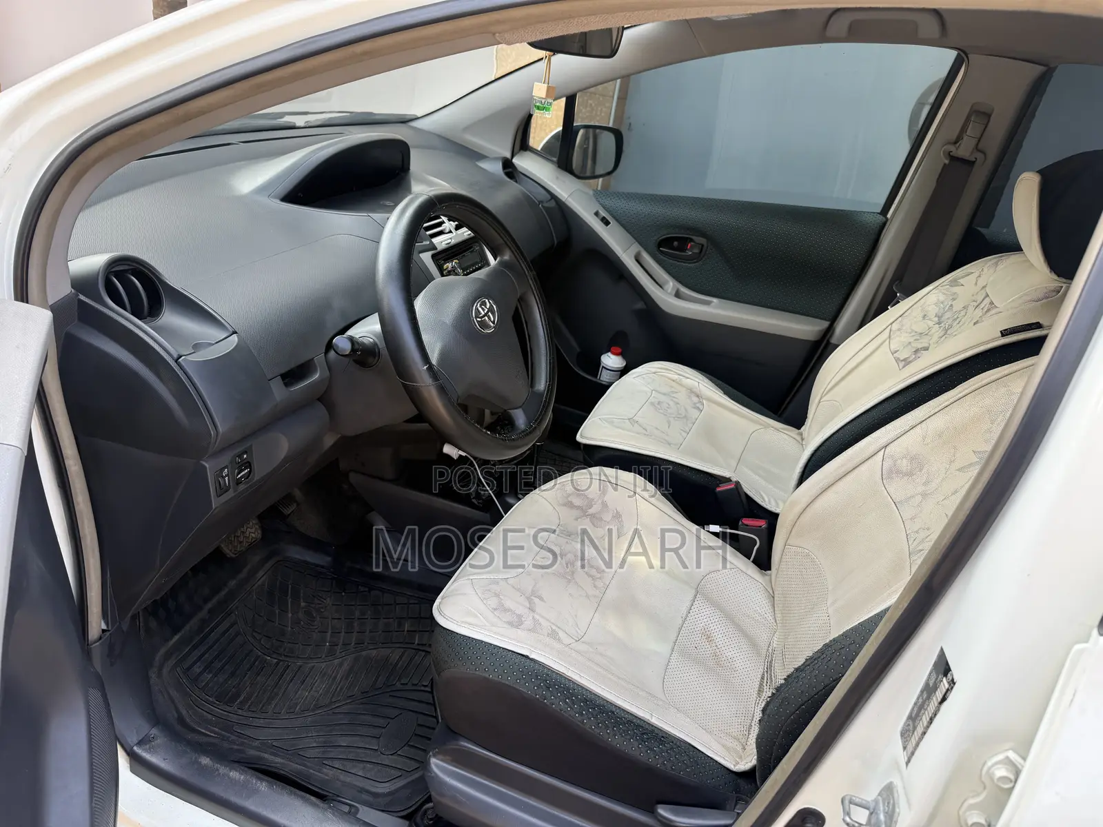 Toyota Yaris 2010 White