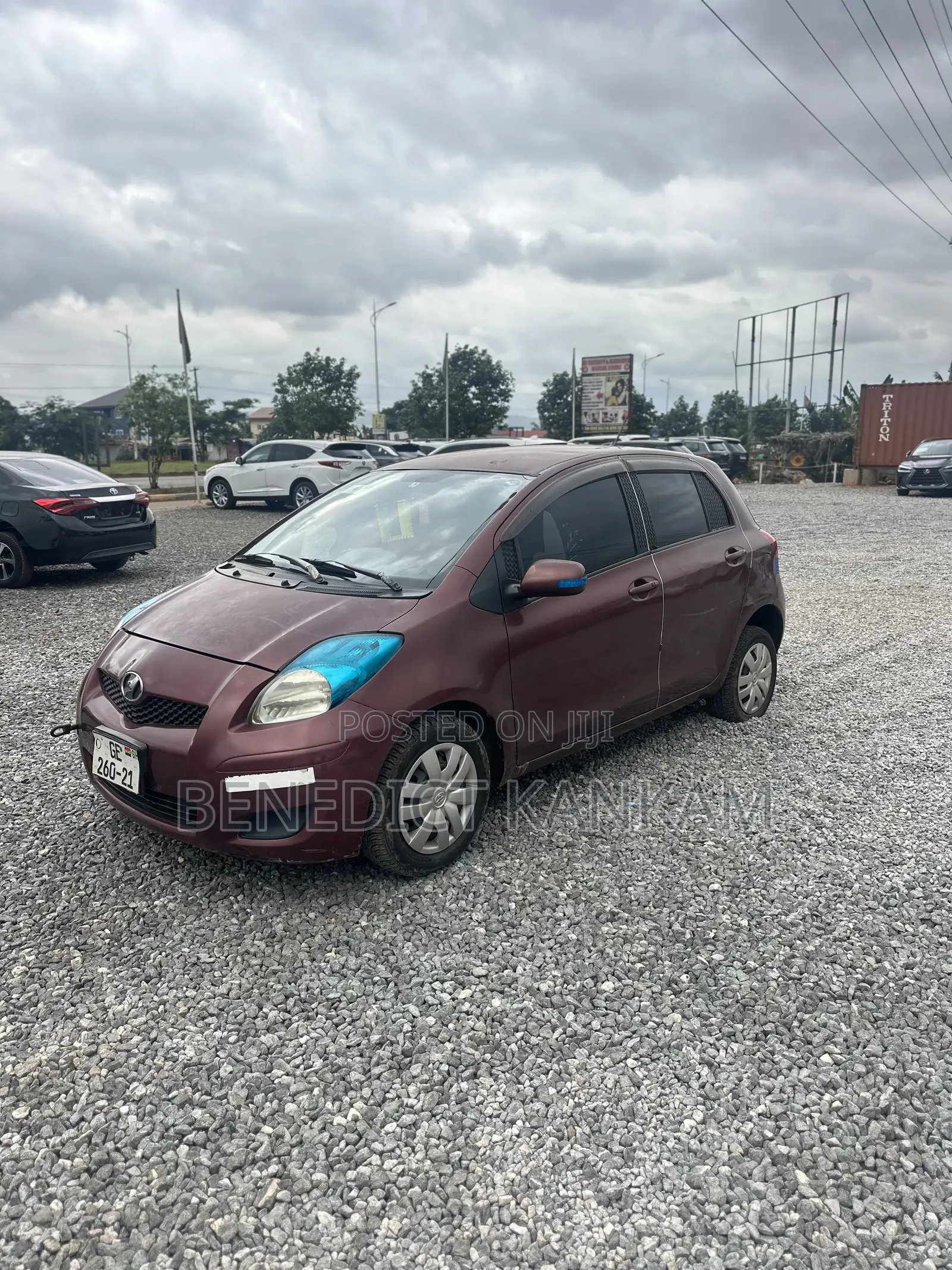 Toyota Vitz 1.0 FWD 5dr 2010 Burgundy