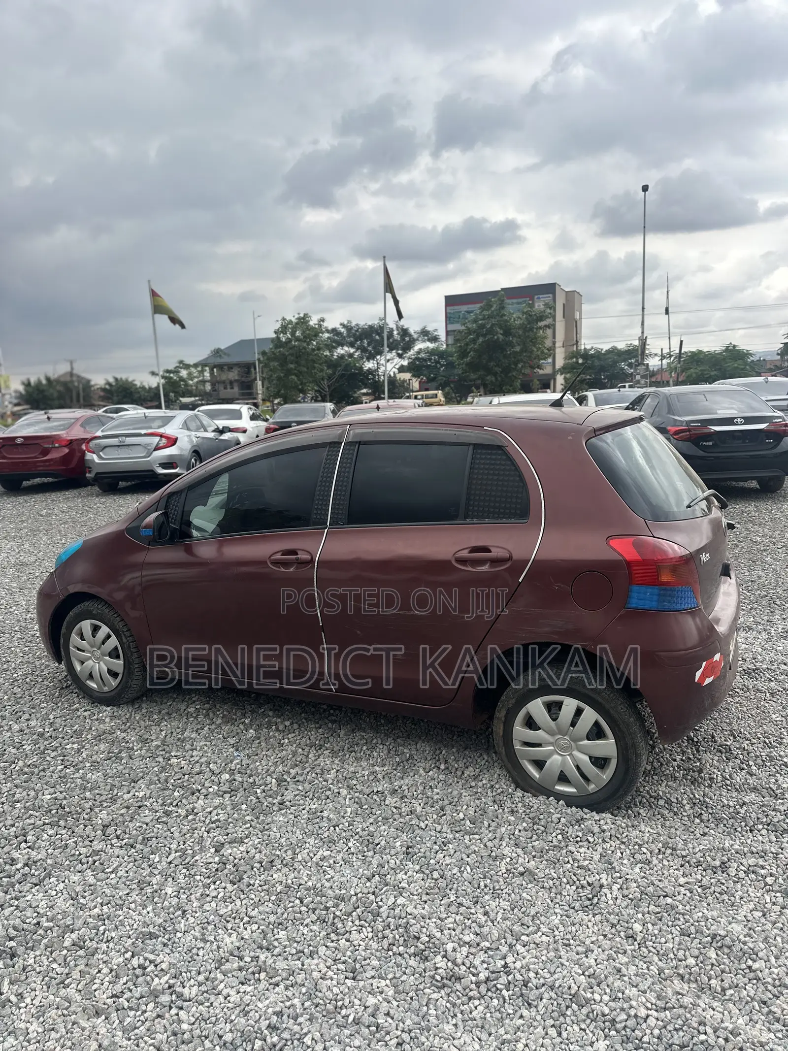 Toyota Vitz 1.0 FWD 5dr 2010 Burgundy
