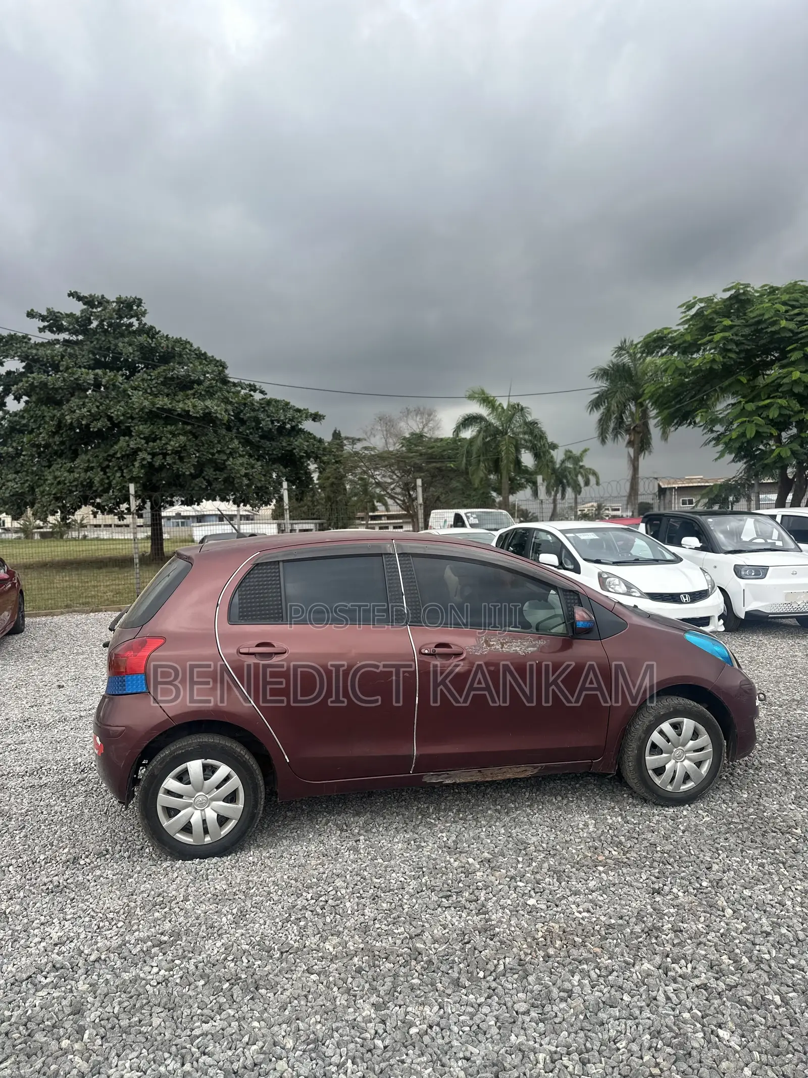 Toyota Vitz 1.0 FWD 5dr 2010 Burgundy