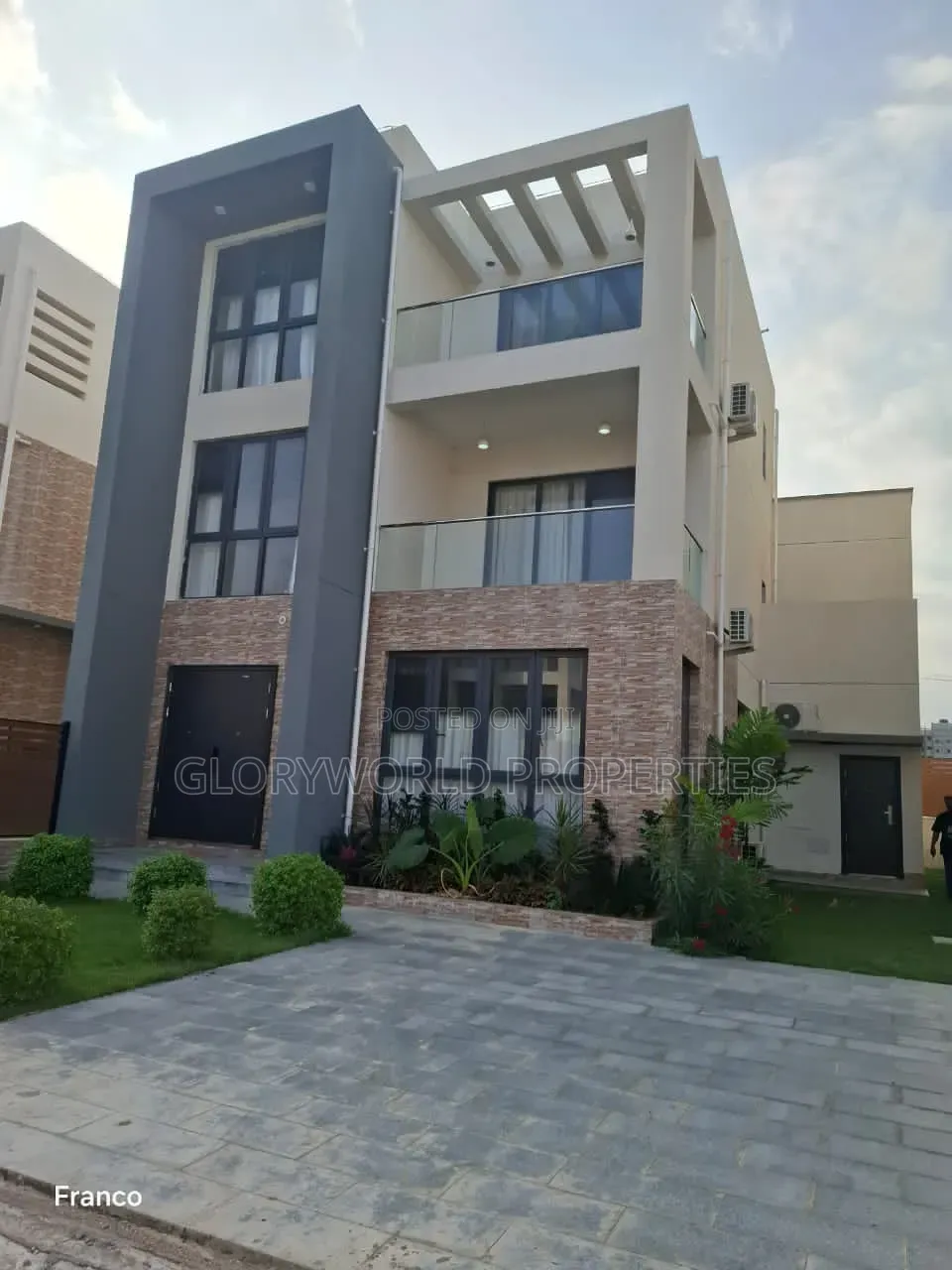 Furnished 5bdrm Duplex in Sakumono for sale