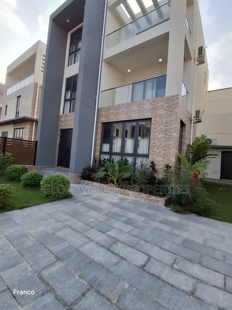 Furnished 5bdrm Duplex in Sakumono for sale