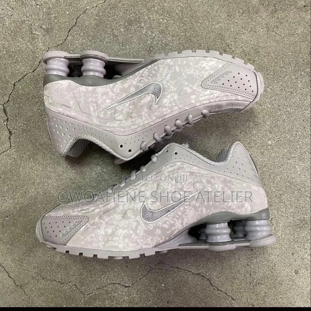 Shox R4 "Flat Pewter Floral" (Style Code: HV0934-001),