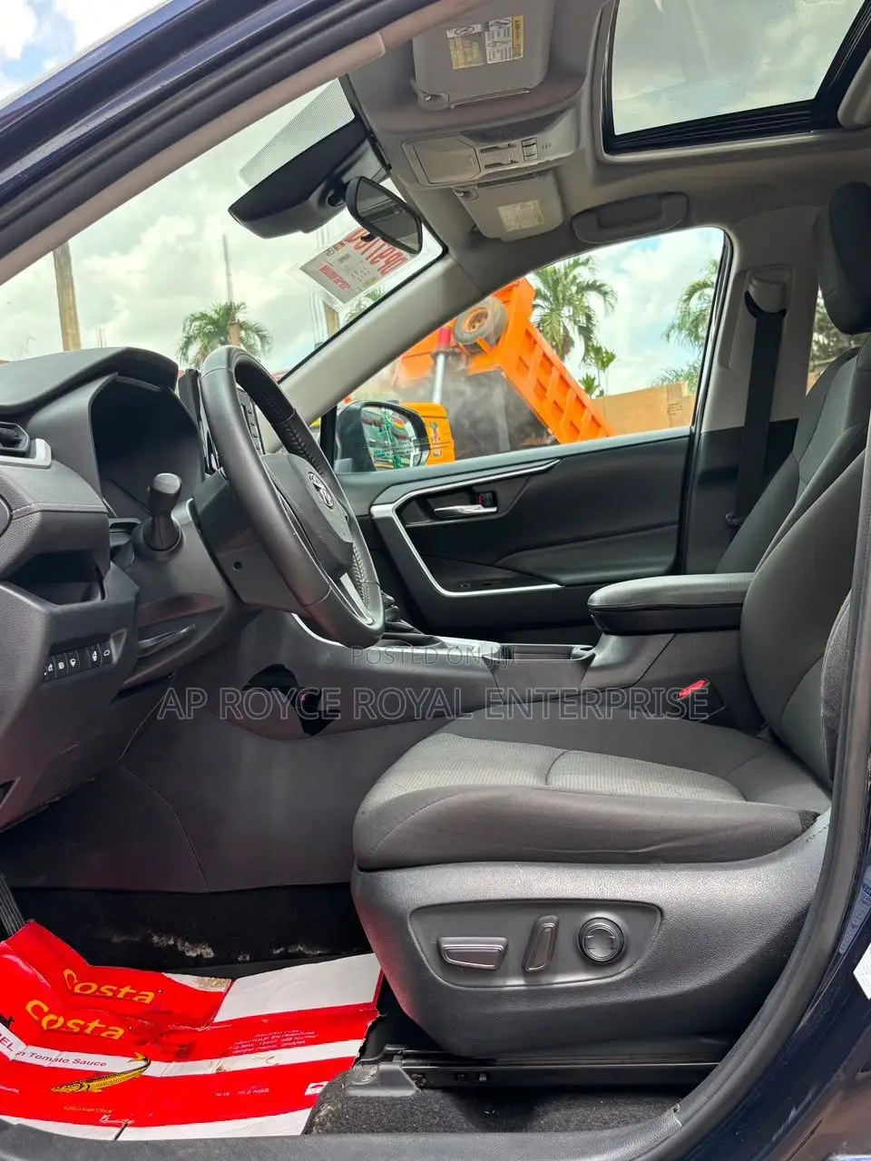 Toyota RAV4 XLE 2022 Blue